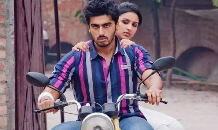 imMonu98's tweet photo. Arjun Kapoor's Parma is the definition of youthful rebellion! Imagine the thrill if Ishaqzaade graces our screens once more! 🎉 #BringBackIshaqzaade" https://t.co/fIKJ7yH7Tb