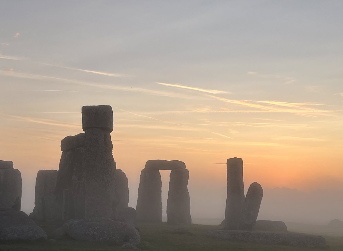 Sunrise at Stonehenge today (4th October ) was at 7.13am, sunset is at 6.38pm ☀️