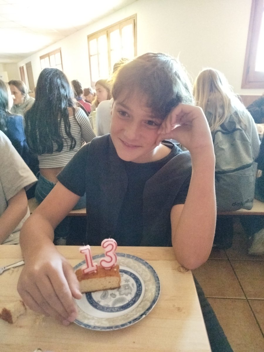 #convis2ESO hem fet maletes i hem esmorzat per carregar energia mentre celebrem l'aniversari del Gerard. Avui ha costat molt despertar-se!