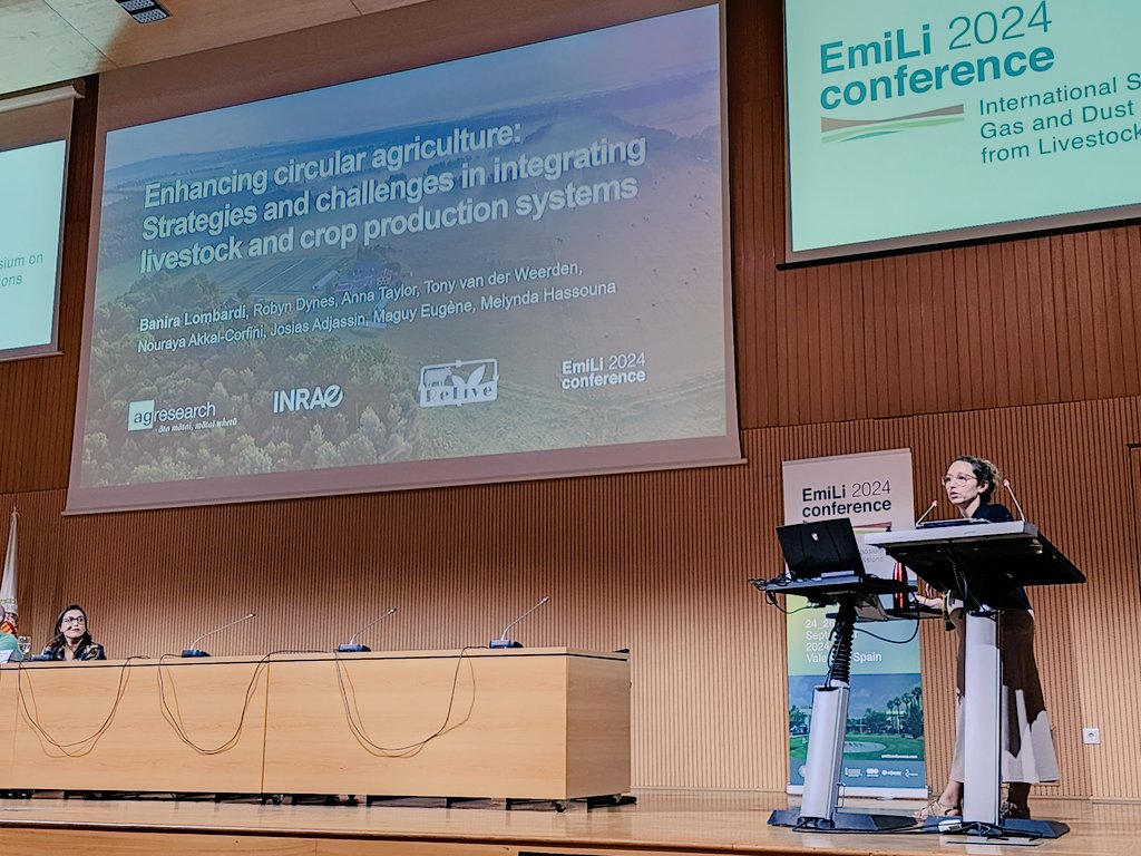 banilombardi's tweet photo. Last week was the #EmiLi conference in Valencia, Spain https://t.co/nB09PY1AXD with very interesting topics! I presented on strategies and challenges when reintegrating livestock and crops in a circular way to reduce their environmental footprint 🌱♻️💩 @relive_eranet https://t.co/jvKd13Dghj