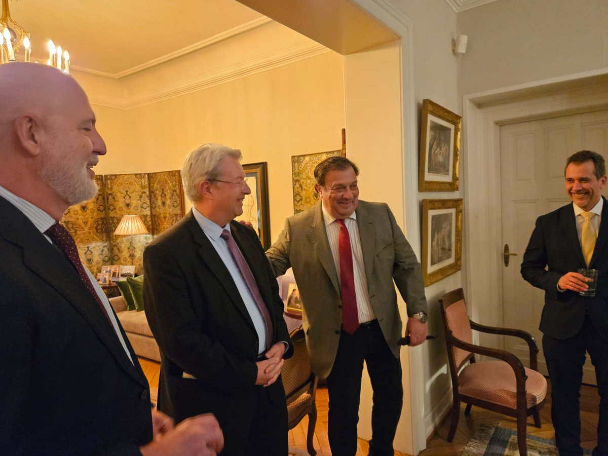 Embajada de España en Luxemburgo (@embesluxemburgo) on Twitter photo Celebración en la Residencia del Embajador de #España en #Luxemburgo de un encuentro entre @BieverCristia1 y empresas españolas que operan en sectores como las #finanzas o la #tecnología radicadas en Luxemburgo. <a href="/LUinMadrid/">Embajada de Luxemburgo en Madrid</a> <a href="/MFA_Lu/">MFA Luxembourg 🇱🇺</a> <a href="/CamaraBelux/">Cámara Oficial BeLux</a> 🇪🇸🇱🇺 Celebración en la Residencia del Embajador de #España en #Luxemburgo de un encuentro entre @BieverCristia1 y empresas españolas que operan en sectores como las #finanzas o la #tecnología radicadas en Luxemburgo. <a href="/LUinMadrid/">Embajada de Luxemburgo en Madrid</a> <a href="/MFA_Lu/">MFA Luxembourg 🇱🇺</a> <a href="/CamaraBelux/">Cámara Oficial BeLux</a> 🇪🇸🇱🇺