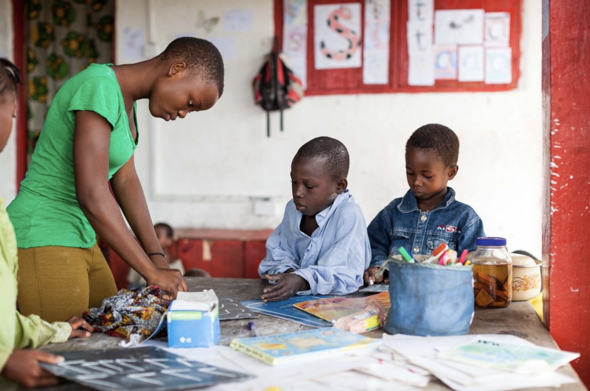 Happy #WorldTeachersDay ! Teachers nurture potential+empower the next generation to become thinkers, leaders, and changemakers. They often work under challenging conditions - their resilience+commitment deserve recognition. Teachers are the heroes behind successful societies.