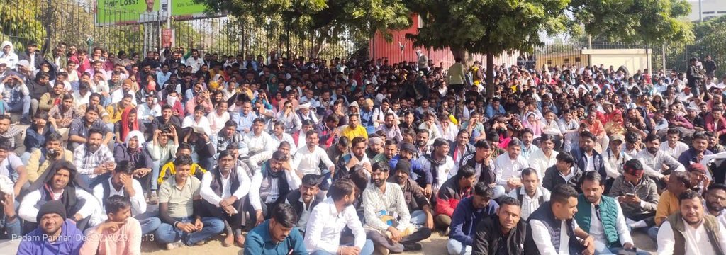 जल्द ही नया मोड़ आयेगा अब, आ रहे हैं योद्धा फिर से मैदान में। 
#युवामित्र_संघर्ष_समिती_राजस्थान