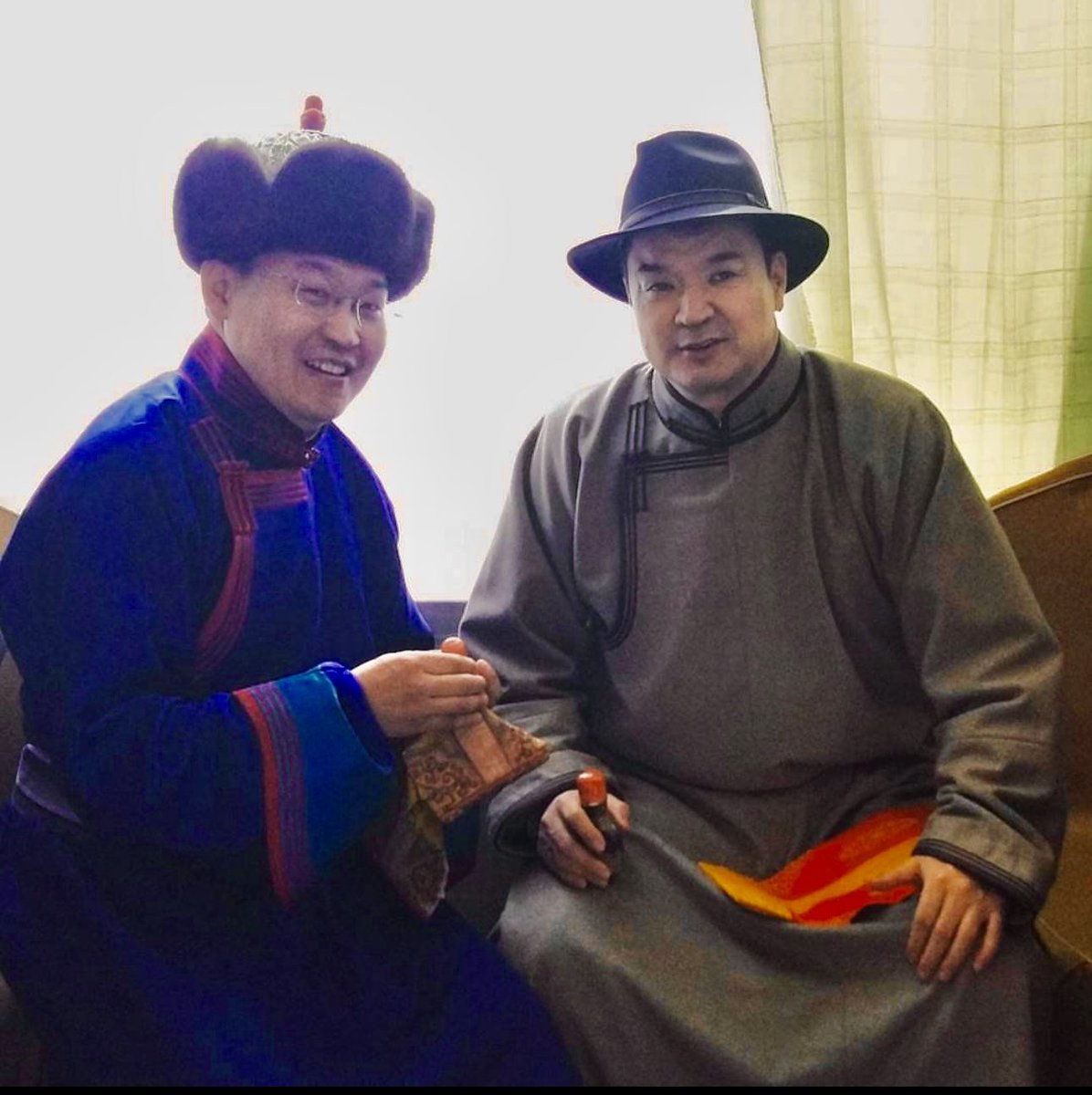 2014-2016 онд Ч.Сайханбилэгийн ЗГ зоригтой шийдвэрүүдийн үр дүнд Оюутолгойн далд уурхайн төслийг урагшлилж, ОХУ-аас Эрдэнэтийн 49%-ийг авсан. Түүнийг улс төрийн зорилгоор хэлмэгдүүлж, эх орон, гэр бүлдээ ирэх боломжгүй болгож байна.