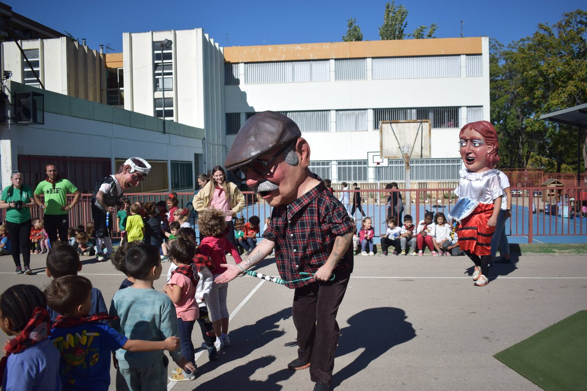 ceipmmozgz's tweet photo. XXIX EDICIÓN CARRERA DEL CACHIRULO

Ayer disfrutamos de uno de los días más especiales de nuestro cole 

Gracias a toda la comunidad educativa que hace posible que la carrera del cachirulo sea una gran tradición en nuestro centro https://t.co/Nz9HeKNrlT