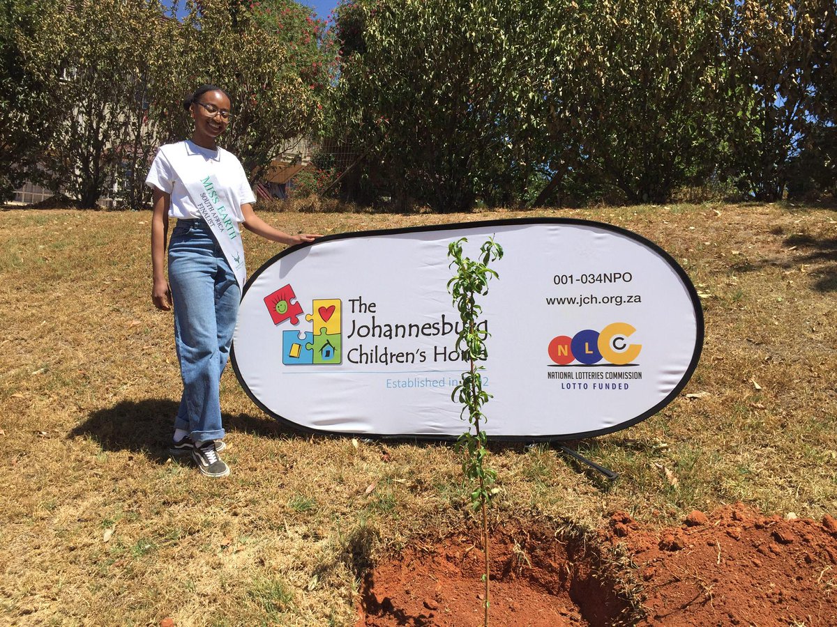 Closing off Arbour Month by planting fruit trees at the Johannesburg Children’s Home 🌱🫶🏽

#MissEarthSA #MissearthSAFinalist #Jch #tree planting #Arbourmonth #September