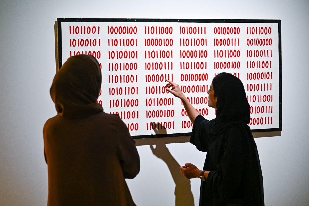 NYUADArtGallery's tweet photo. نشكركم على انضمامكم لنا في افتتاحية معرض "بين المد والجزر: خمسية خليجية". يسعدنا فتح أبوابنا لكم هذا الموسم للاحتفاء بهذه اللحظة البارزة لرواق الفن بجامعة نيويورك أبوظبي. https://t.co/ClWCA3PljE