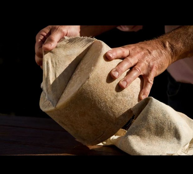 Y también mañana Sábado desde las 13 hs, degustación con Phil, quesero de Artesans dels Avalls, una quesería única con elaboraciones únicas.

Aprovecha que habrá venta directa.
Calidad top a muy buen precio.