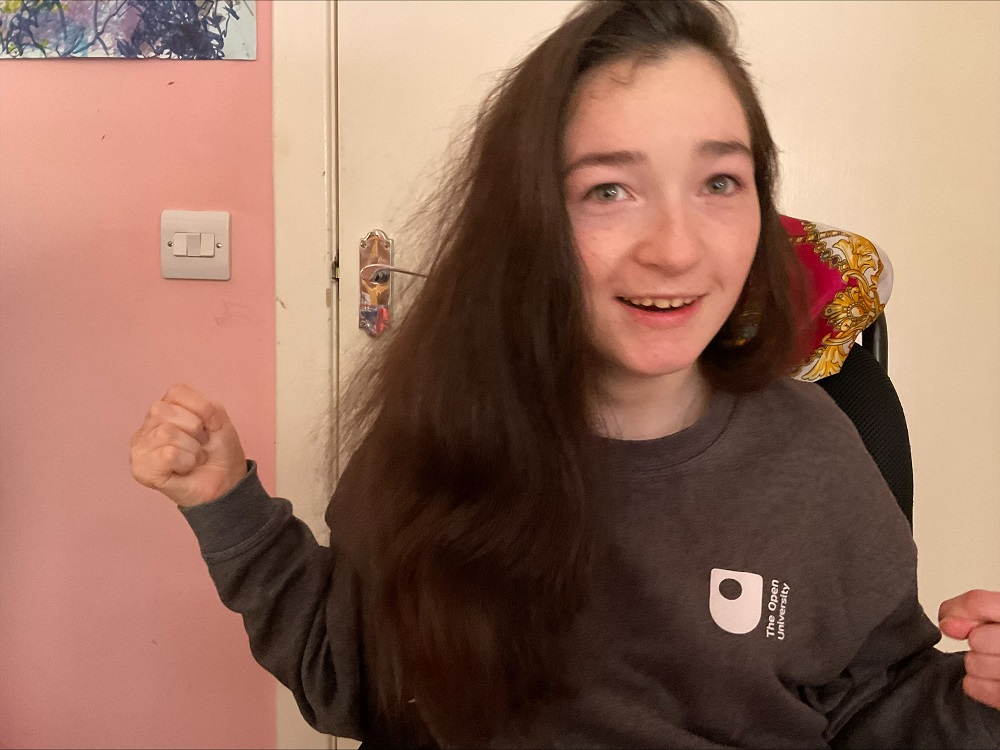 Ahead of #WorldCerebralPalsyDay on 6 October, we're sharing Eilidh's story. Embracing a love of languages through her OU degree has helped her one step closer to realising her dreams of becoming a teacher. 

Full story 👉 ow.ly/5NrU50TBWtu
#OUfamily <a href="/WorldCPDay/">World Cerebral Palsy Day</a> <a href="/OU_WELS/">OU Wellbeing, Education & Language Studies</a>