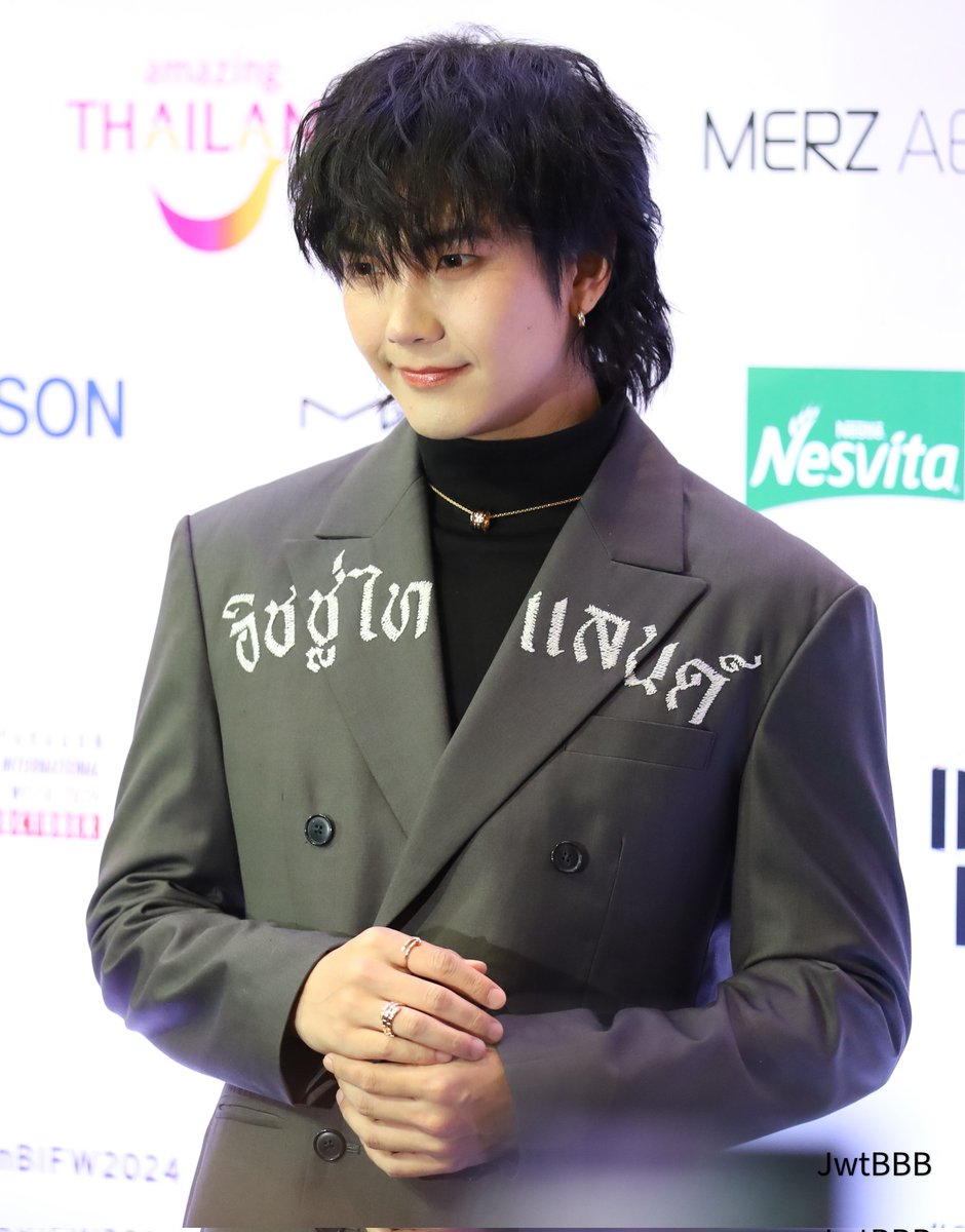 ที่สุด หล่อมาก เสียงกรี๊ดสนั่น 

BUILD WITH ISSUE THAILAND
#BuildInBIFW2024

<a href="/JakeB4rever/">BIU.</a> 
#BuildJakapan
#Beyourluve