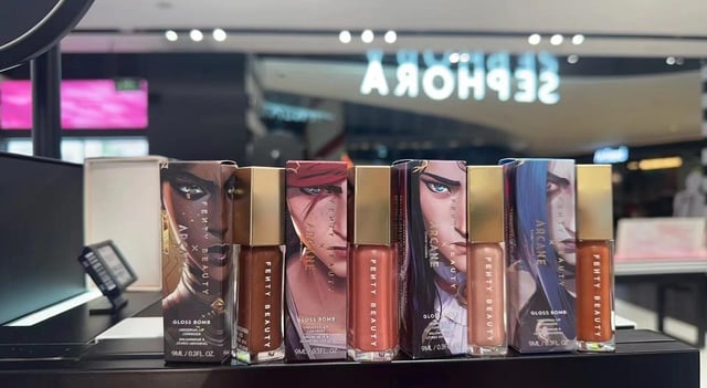 PatriRoxas95's tweet image. Mira que yo no me maquillo, pero que es esta colaboración de Fenty x Arcane??

Es que lo compraba de una 😳

Imagínate maquillaje del WoW con Xal'atath (pero sería maquillaje de pies?)