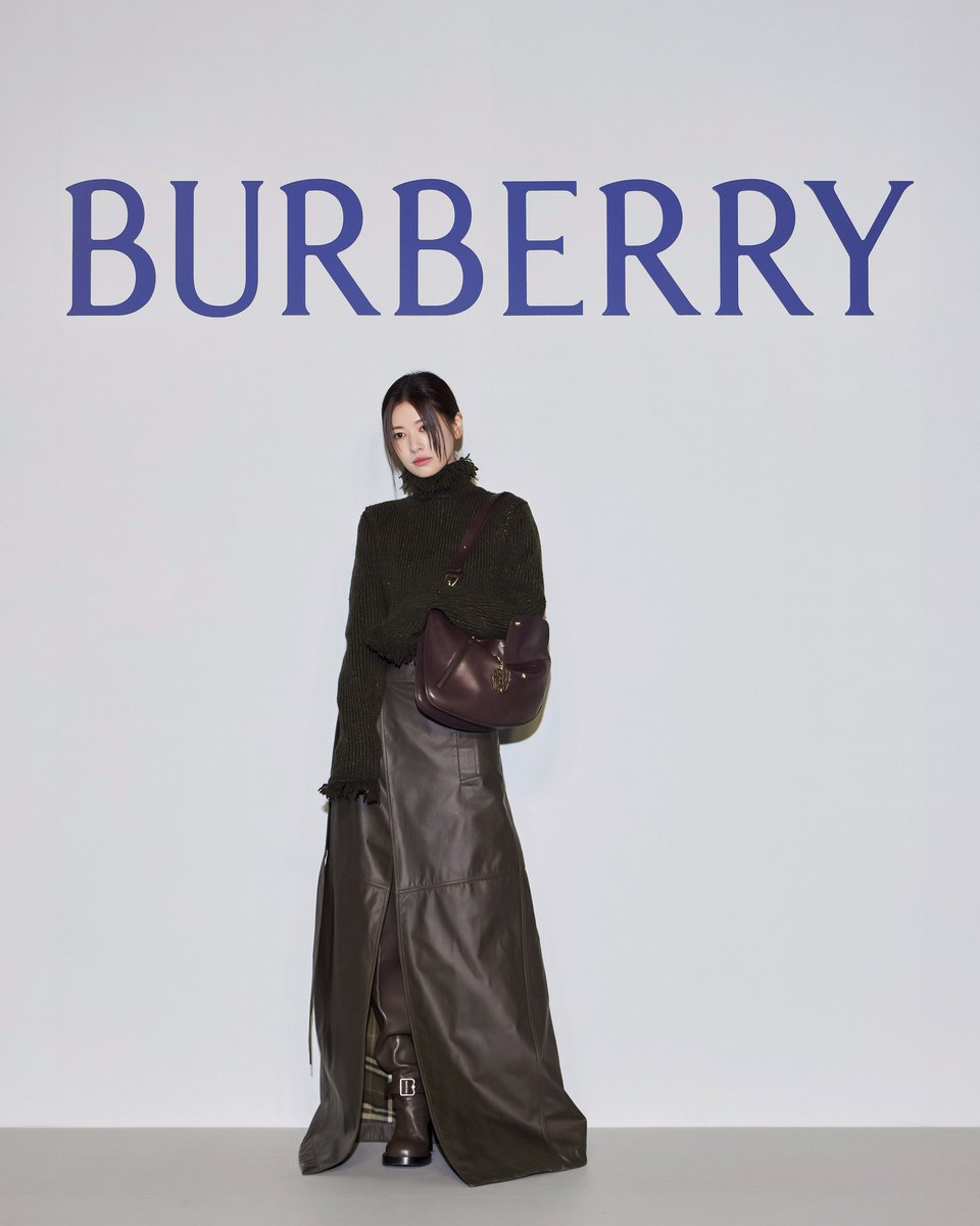 JUNGS0MIN's tweet photo. Inside the new Burberry flagship store, it's a small Art Space 🤎🤫 https://t.co/a2TN7D9C4v