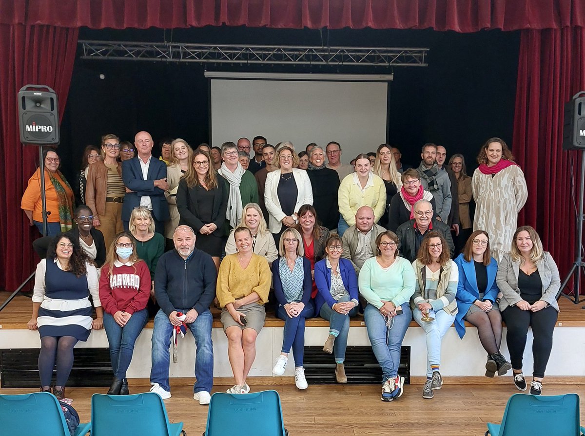 AggloSeineEure's tweet photo. Dans le cadre du #ProjetÉducatifSocialLocal, la Direction des Cohésions Territoriales a organisé une journée à Saint-Aubin-sur-Gaillon pour renforcer la #collaboration entre structures et institutions + mieux répondre aux besoins des #habitants en terme d'accès aux #droits. https://t.co/Hckt8gldE0