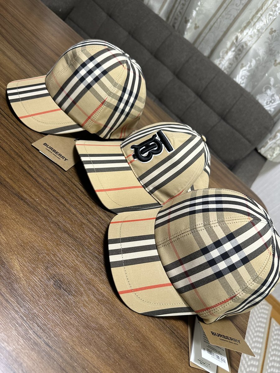 バーバリーの可愛い帽子🧢💞
子供達はチェックママはストライプ✨