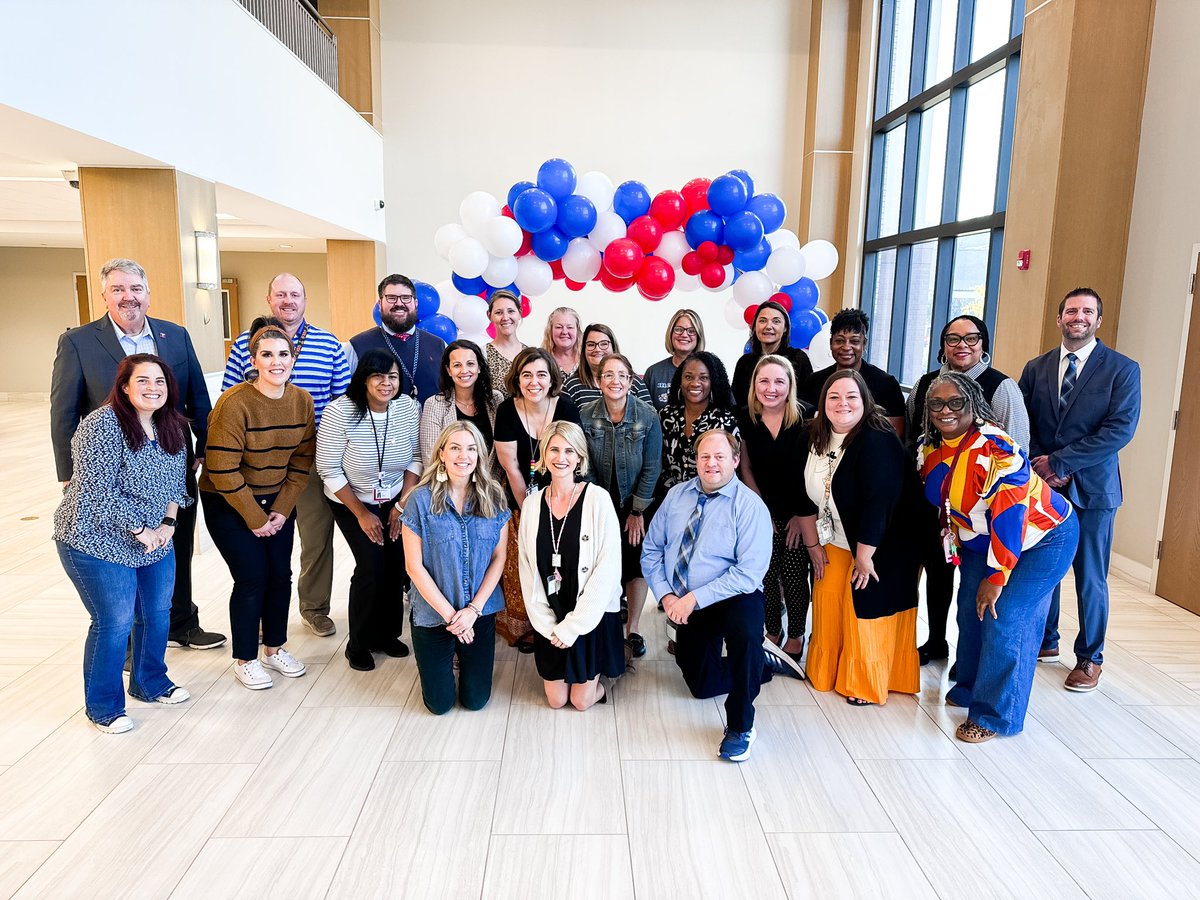 jiffer210's tweet photo. These are the faces of the future. The Aspiring Leaders cohort had their first meeting last night, and it was inspirational. I can’t wait to learn beside these future leaders. #BCSAspiringLeaders #NoplaceidratherB https://t.co/BoG1Ws4uTx