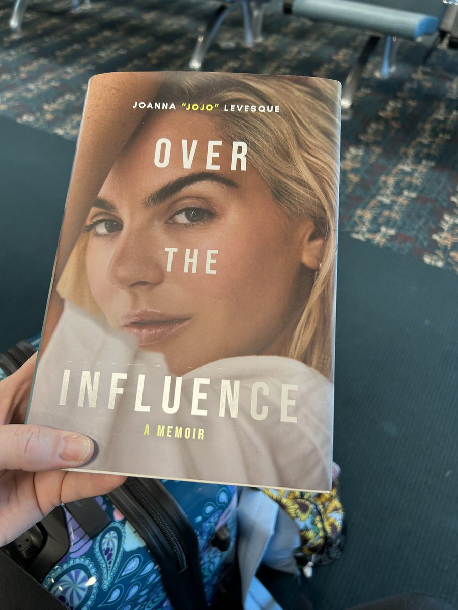 jessicajeane83's tweet photo. Reading material for my flight to NYC! βοΈππΆβ₯οΈ
@iamjojo @MoulinRougeBway #JoJo #OverTheInfluence #MoulinRouge