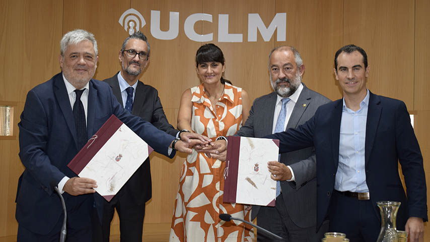 uclm_es's tweet photo. La Universidad regional presenta en Albacete la Cátedra Perte-Chip UCLM sobre Diseño de Sistemas Microelectrónicos basados en Arquitecturas Abiertas (DMA2), junto con las empresas Grupo Oesía y Cojali
https://t.co/OkxXt1rgUe https://t.co/nKtSZJ8g2m