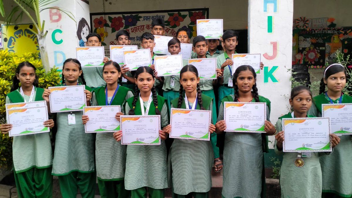 GiridihC's tweet photo. Prize Distribution Ceremony for painting Competition at Sharda Kanya Madhy Vidyalya 
#SwachhtaHiSewa2024 #SwachhataPakhwada #SwachhBharatAbhiyan https://t.co/yzYXhUia6N