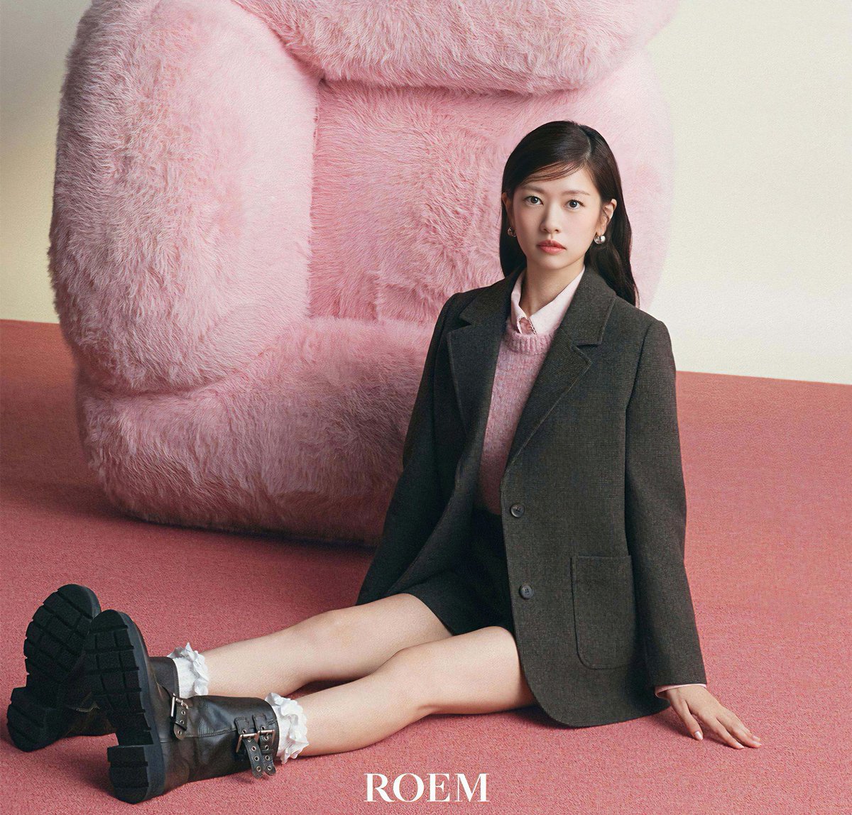 JUNGS0MIN's tweet photo. will never go out of style this autumn with Roem filling my wardrobe 🍁 https://t.co/Ba6a7p3yQX