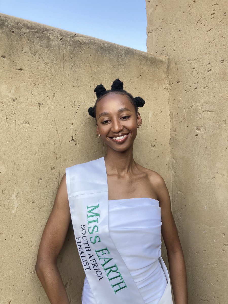 _fatsonthite's tweet image. It’s official! @missearth_sa🇿🇦💚
Announcing that I am a finalist for Miss Earth South Africa 2024 makes me very happy. I am grateful to my family and friends for their steadfast encouragement and support. 
Thank you, God.🫶🏽