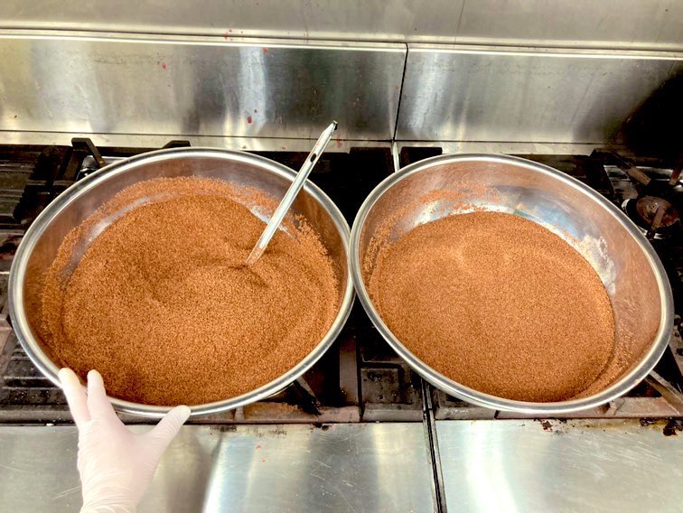 itoking_ichigo's tweet photo. 皆さま😐
今日、いきます💦🙋‍♀️
昨日お伝えした あまおう苺のゴマオイルでお作りした、全身に使えるマルチクリームを 15個、今からプレゼント企画、開始🙇‍♀️🙇‍♀️🙇‍♀️

社長と話して、30個ではなく何とか半分の15個にさせてもらった💦皆さまには ご免なさい🥲けど 本当に希少なオイルなのでご容赦を💦💦
あまおう苺のゴマを沢山 集めて、それを炒って乾燥させて、キレイな苺の種オイルを僅かに作りだし、

それでお作りした 全身に使える あまおう苺のマルチクリーム！！1缶65g を抽選で15名様に無料プレゼント😆

この心地良いクリームを、これからの乾燥の時期に是非😆

◆応募方法
①@itoking_ichigo フォロー
②本投稿をリポスト〈10/7 23:59迄〉

※お顔にもボディにも、髪にも使える！
※質感は、凄く心地良い。
※苺の香りは、ほとんどしない。
※ストロベリーシード オイルは、これから、肌に凄い！ともっと話題になってくると思う。
※気に入っても、次はご用意できないかも。超 お作りするの大変なので💦😆

よろしければ🙇‍♀️🙇‍♀️🙇‍♀️