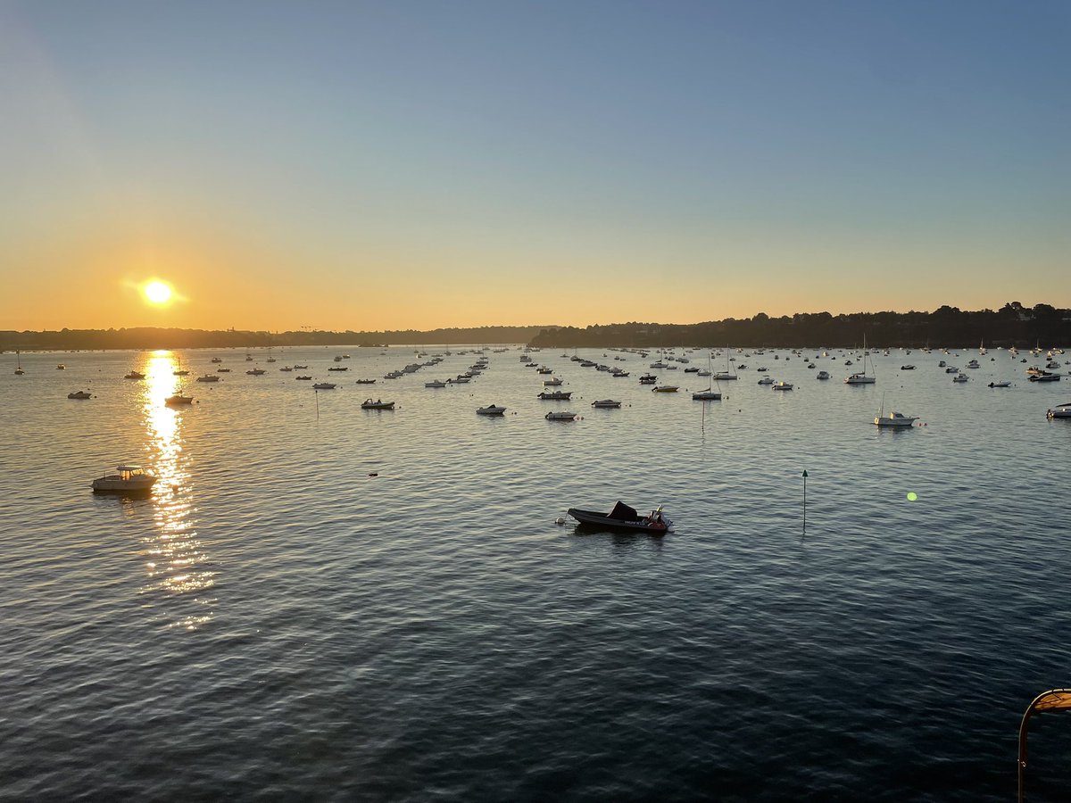 TheoRycroft's tweet photo. Heureux d’être à #Dinard afin d’inaugurer le 35e edition de @DinardFilm célébrant le cinema 🇬🇧 et 🇮🇪 - cette édition présidée par @ArielleDombasle #filmisGREAT #AudaciousKingdom 🇬🇧🇫🇷🎬📽️🎞️🎥 https://t.co/ReCb45caAn