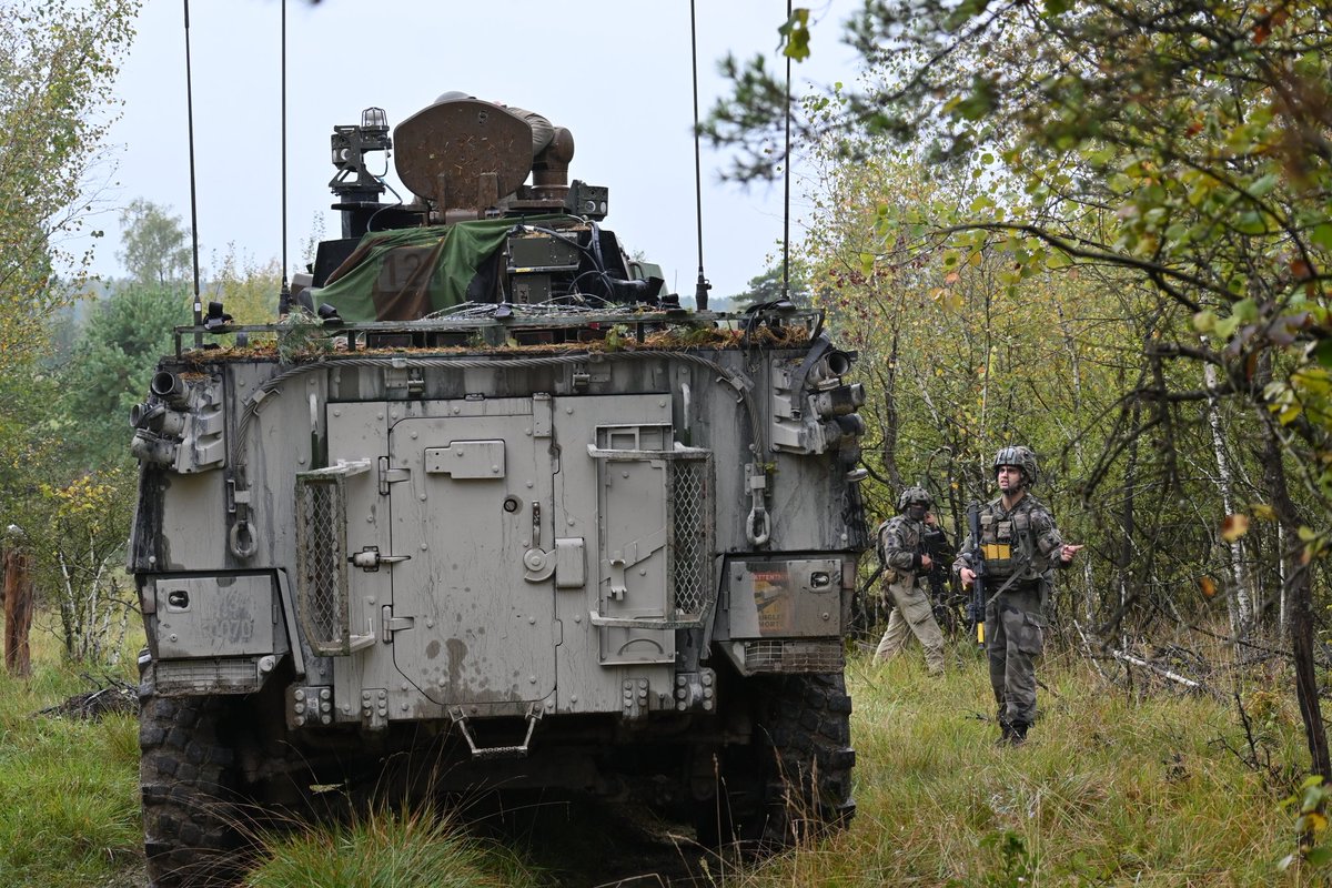 7e_brig_blindee's tweet image. Visite auprès de nos diables rouges au @CENTACOfficiel 🔥
Face aux dragons du @5eDragons, le @152eRI poursuit sa #PrépaOps en prévision de ses futures projections.
#ToujoursetPartout #ALaHauteur