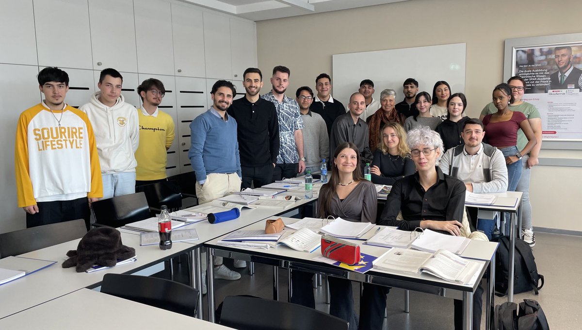 SisPrez's tweet photo. Yesterday I had the privilege of meeting some terrific students from the SPAR Akademy in Vienna. These gracious new friends are apprentices for the Spar Supermarket chain. I was so proud to be welcomed to their school, to meet them, their teachers, &amp; their Principal. Thank you! https://t.co/CVibBBu4uL