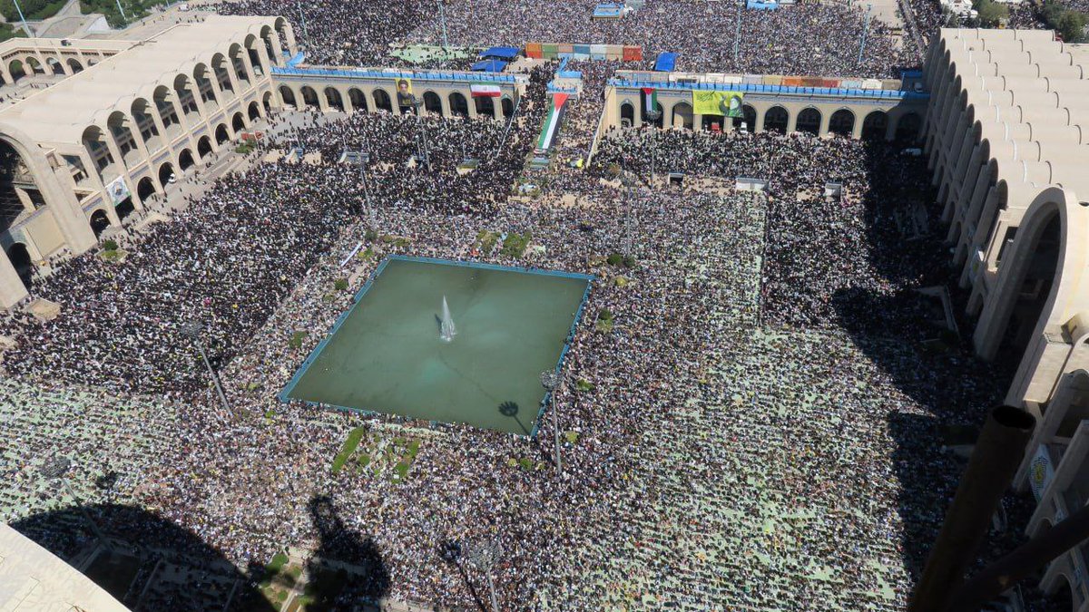 یکم فتوشاپ ببینیم:) 
#آرام_دلها 
#لبيك_يا_خامنه_ای‌