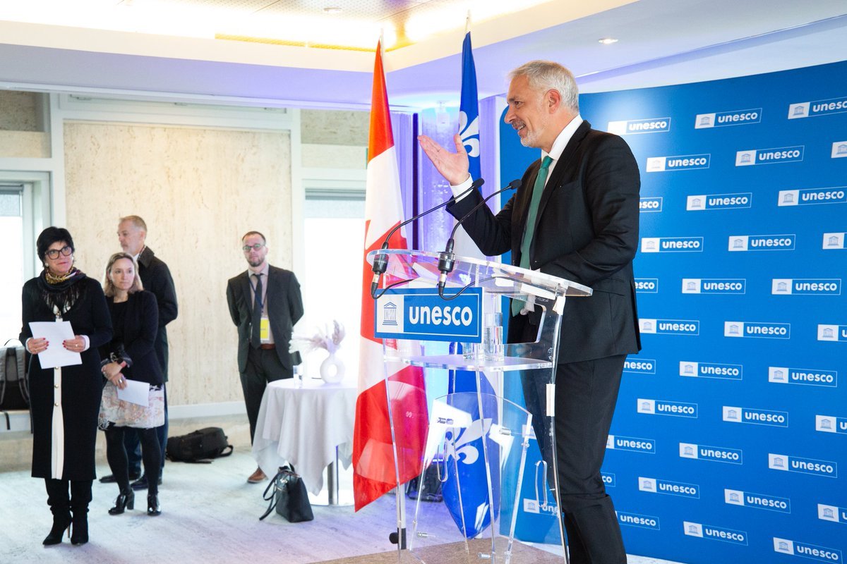Ce fut un plaisir d’accueillir à l’<a href="/UNESCO_fr/">UNESCO en français</a> le Premier ministre du Québec <a href="/francoislegault/">François Legault</a>.

Notre collaboration avec #Québec remonte à plusieurs décennies, guidée par l'engagement commun à promouvoir la diversité culturelle et linguistique, y compris dans la sphère en ligne.