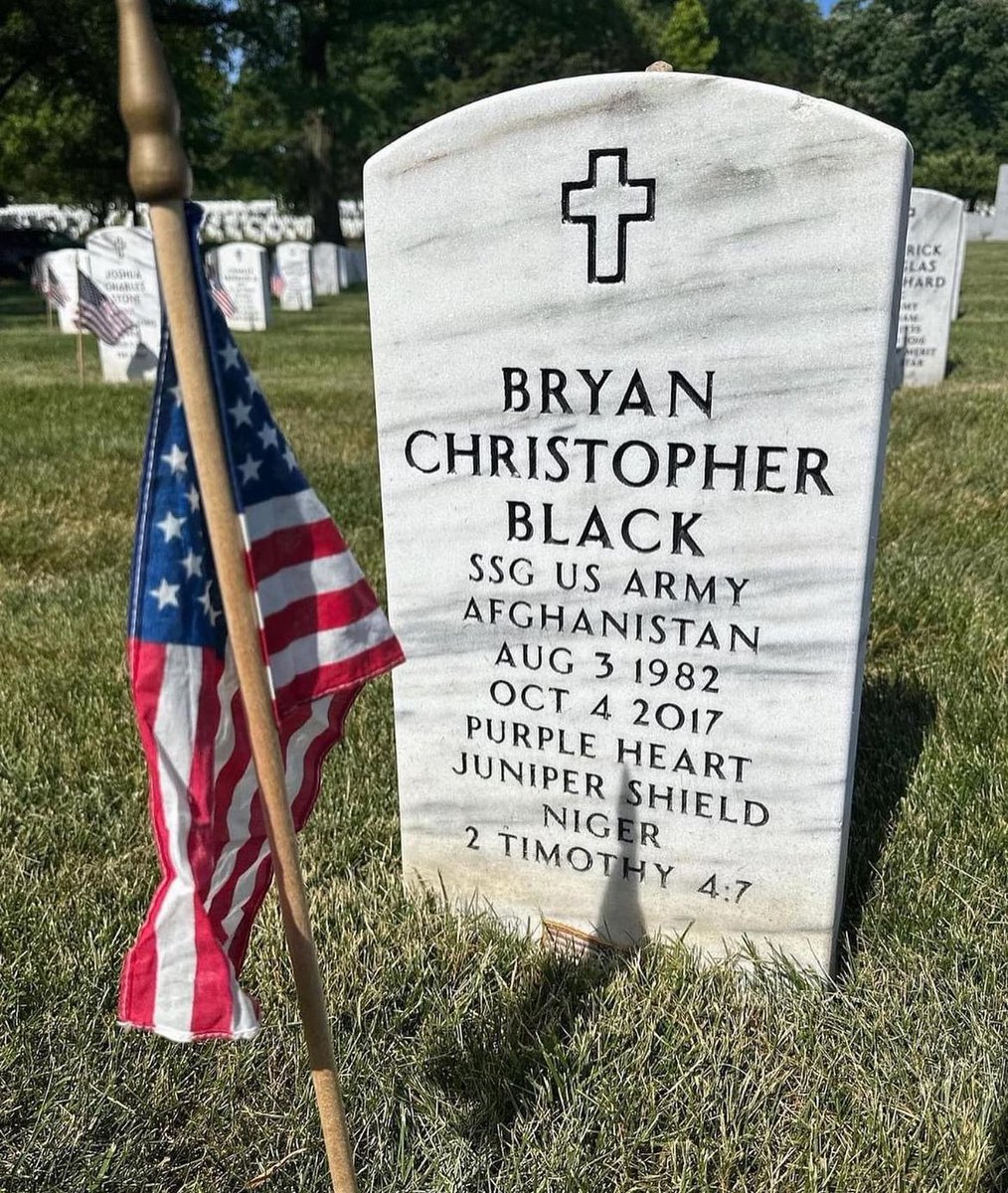 op_hawkeye's tweet photo. 10.4.2017 ~ SSG Bryan Black 🇺🇸

#OpHawkeyeRemembers #BryanBlack #3rdSFG #SOFmedic #PurpleHeart
#DeOppressoLiber

📜 https://t.co/eV5Vdwh3If
📜 https://t.co/GzkA78O3ed
📜 https://t.co/dxmMTU4rIT
📰 https://t.co/y3pcj00tRo
📰 https://t.co/8bHtj3WrlA
📕 https://t.co/s7GwmaRo24 https://t.co/apJHaTS6xx