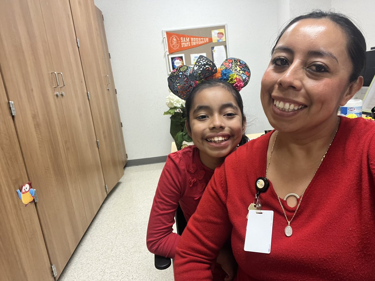 Happy Friday! Go Red Day! <a href="/AldineDyslexia/">Aldine Dyslexia</a>  <a href="/kimjenty/">Dr. Kimberly Sinclair</a>