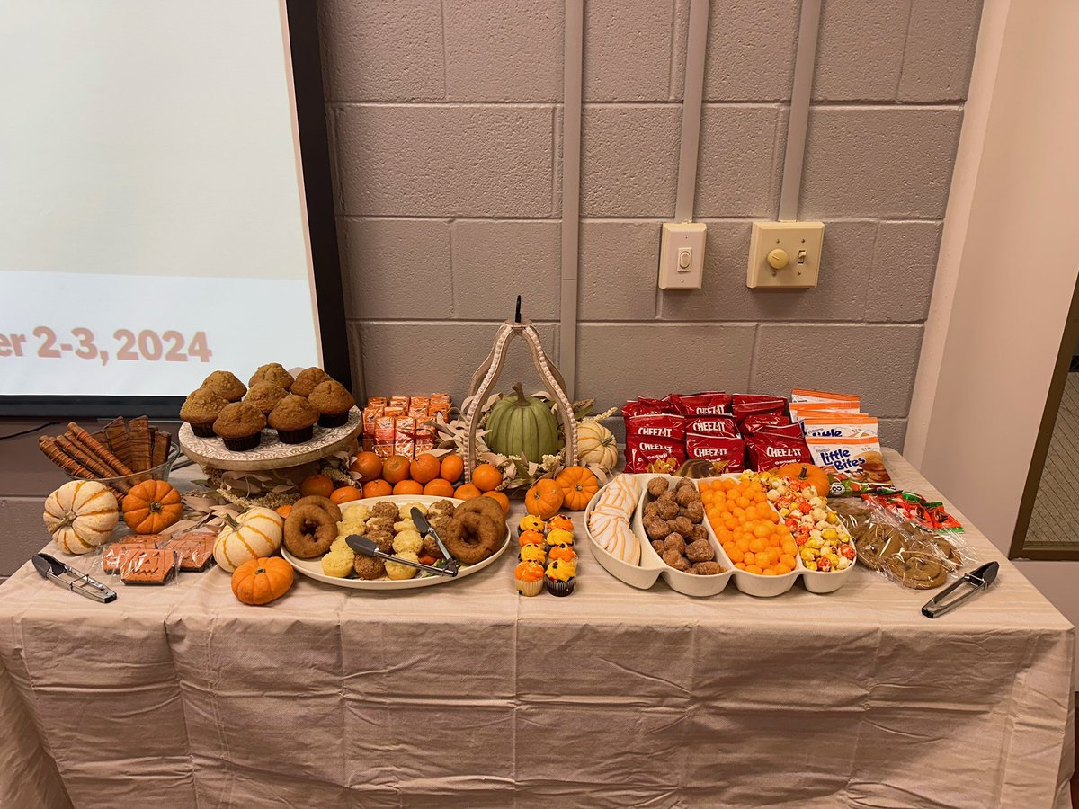 The DEL directors spent two fabulous and productive days in the Monroe County School District observing their HQIR implementation of CKLA. MCSD not only opened their classroom doors to us but opened their arms and spoiled us both days! #kyreadstosucceed