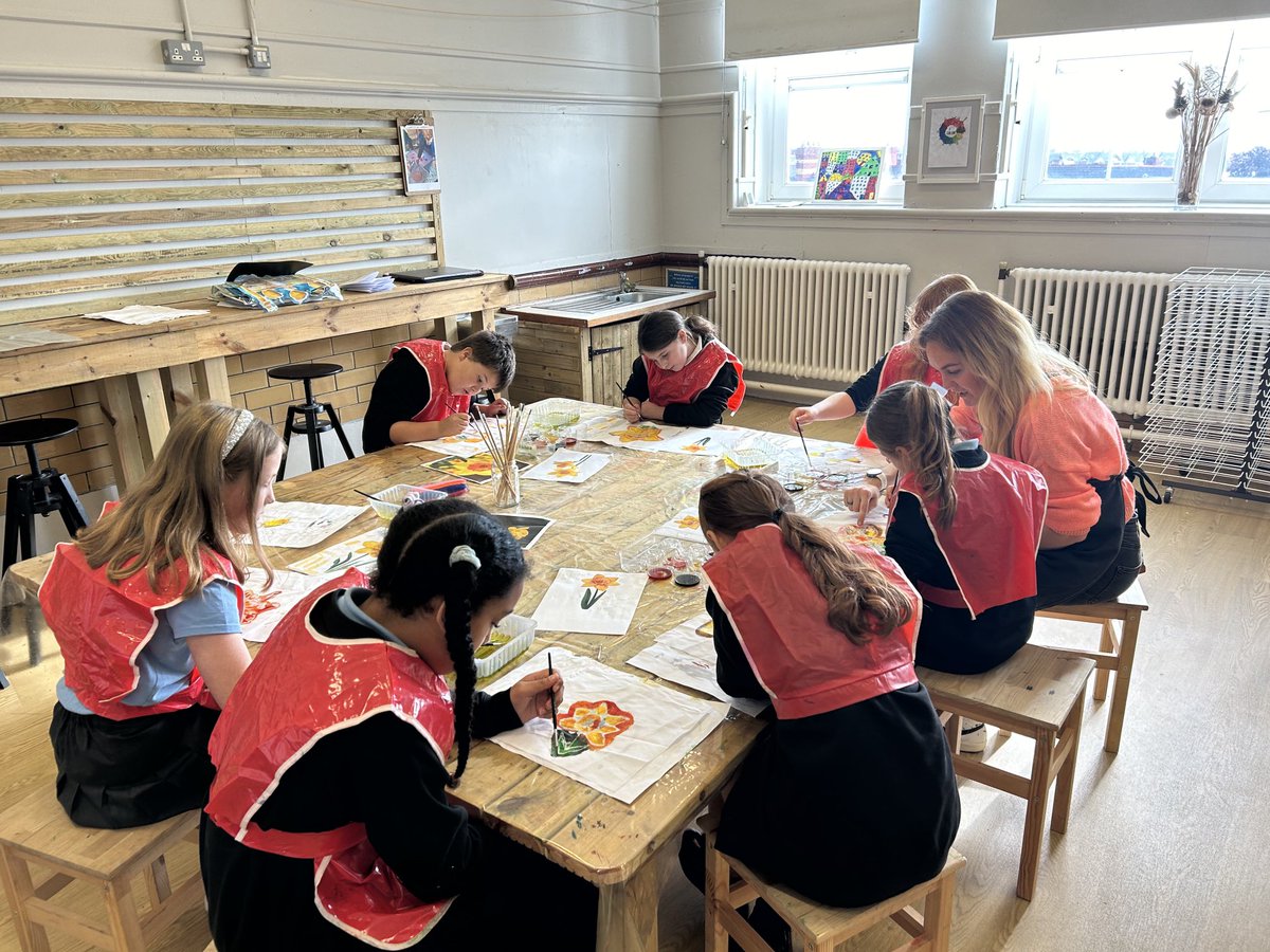 gladstonebarry's tweet photo. Year 5 had a super morning with ⁦@inrainbows_Bec⁩ working with wax and inks to create banners for the school hall. Thank you Becky Booker the art work looks amazing! https://t.co/KAfejnLGTX