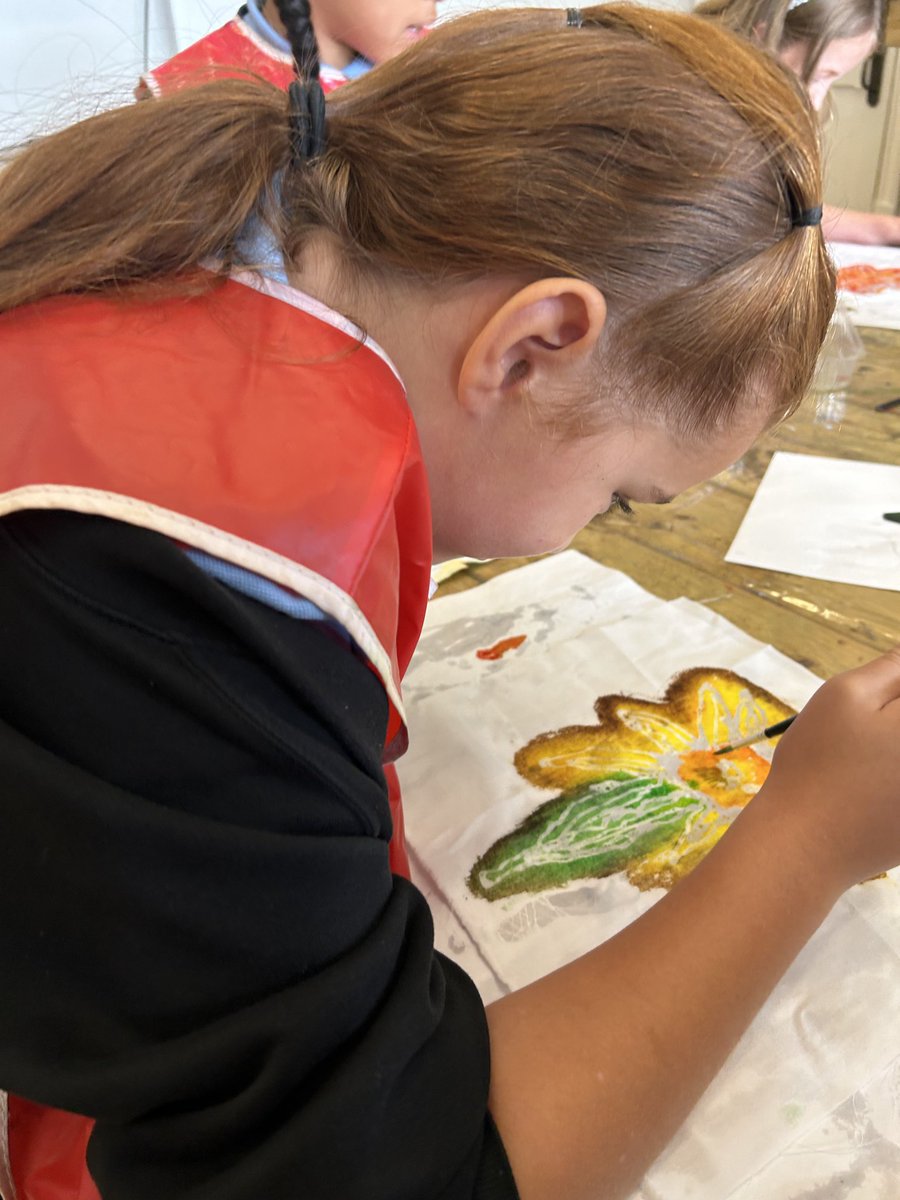 gladstonebarry's tweet photo. Year 5 had a super morning with ⁦@inrainbows_Bec⁩ working with wax and inks to create banners for the school hall. Thank you Becky Booker the art work looks amazing! https://t.co/KAfejnLGTX