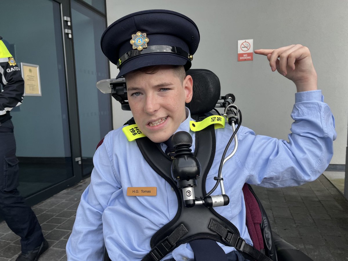 TeresaMannion's tweet image. Gardaí in Galway give Little Blue Heroes with life impacting illnesses a very special day out ⁦@rtenews⁩ ⁦⁦@gardainfo⁩ @GardaPress⁩ #LittleBlueHeroes