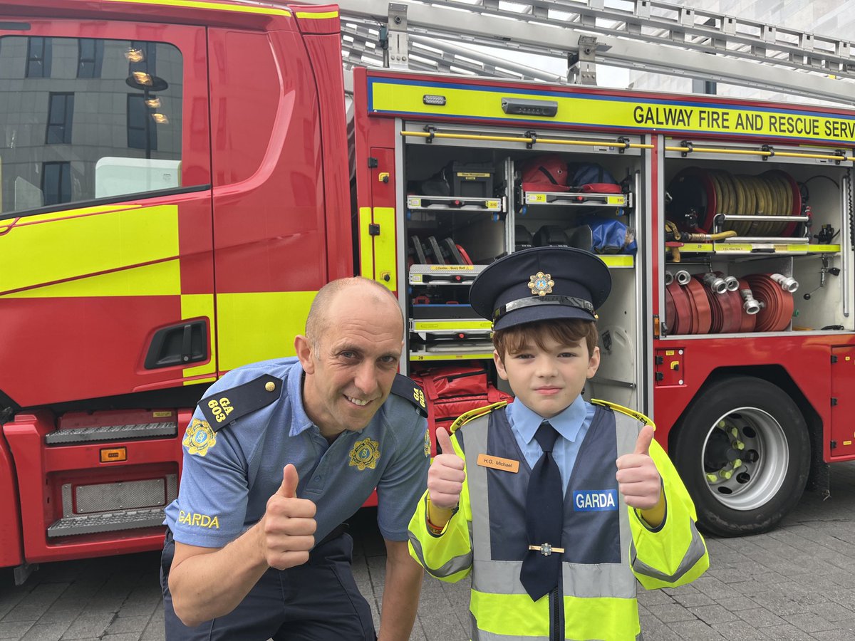 TeresaMannion's tweet image. Gardaí in Galway give Little Blue Heroes with life impacting illnesses a very special day out ⁦@rtenews⁩ ⁦⁦@gardainfo⁩ @GardaPress⁩ #LittleBlueHeroes