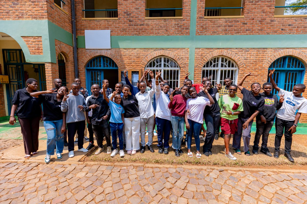 CityofKigali's tweet photo. Wikendi yageze! 

Wari uzi ko Umujyi wa Kigali ufite ibigo by'urubyiruko bitanga serivisi zifasha abajene kwidagadura no kwiyungura ubumenyi mu bintu bitandukanye?
 
Bimwe muri ibi bigo ni ibi:

1⃣Ikigo cy'Urubyiruko cya Kimisagara mu Karere ka Nyarugenge

2⃣Ikigo cya Club Rafiki kiri mu Murenge wa Rwezamenyo mu Karere ka Nyarugenge

3⃣Ikigo cya AGR Gikondo kiri mu Karere ka Kicukiro

4⃣Ikigo cy'Urubyiruko cya Kabuga kiri mu Murenge wa Rusororo mu Karere ka Gasabo

5⃣Ikigo cy'urubyiruko cya Nduba kiri mu Karere ka Gasabo. 

6⃣ Icyanya cyahariwe imikino n'imyidagaduro "Kimironko Sports and Community Space" mu Karere ka Gasabo. 

Dore zimwe muri serivisi wahasanga: 
✅Amasomo y'ikoranabuhanga (ICT)

✅Amasomo ajyanye n'imyuga n'ubumenyingiro

✅Kurangirwa ahari amahirwe y'akazi no kwigishwa uburyo bwo gukora neza inyandiko zisaba akazi

✅Guhabwa amakuru ajyanye n'ubuzima bw'imyororokere. N'ibindi. 

Ibi bigo mubigane, mubyaze umusaruro ibi bikorwa remezo, dore ko bifite n'ibibuga by'imikino inyuranye. 

#KigaliYacu