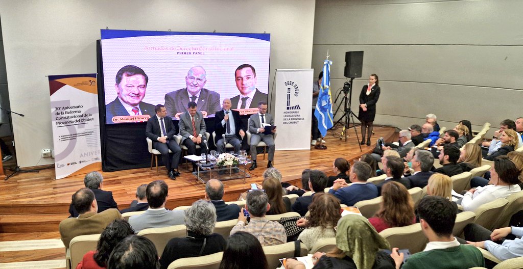 VALORES PARA REIVINDICAR EN LOS 30 AÑOS DE LA REFORMA CONSTITUCIONAL

Las Jornadas de Derecho Constitucional que realizamos en la <a href="/LegisdelChubut/">Legislatura del Chubut</a>, a 30 años de la Reforma de 1994, fueron una gran ocasión para evocar la norma suprema a la que le debemos respeto y que tiene que