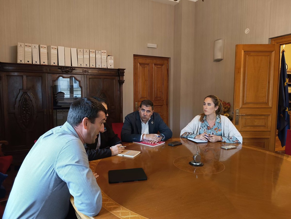 SubGobAlava's tweet image. La subdelegada del gobierno Mar Dabán, y el Diputado  @danielsenderos.  han mantenido una reunión para conocer de primera mano el proyecto @harsco_enviro, con sede en #Aiala, que ha sido beneficiada con 2.400.000 euros para un proyecto de producción de asfalto sostenible. #perte