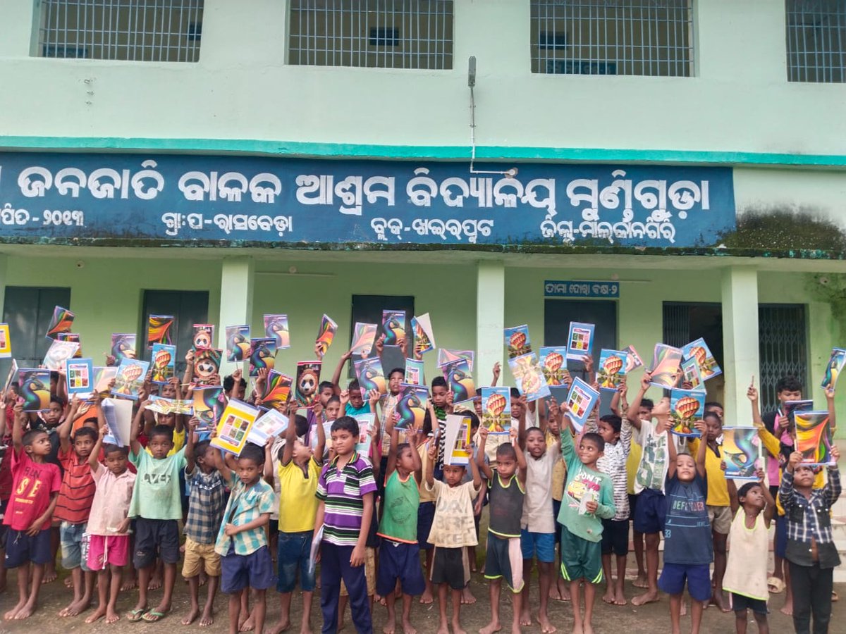 Itdamkn92's tweet photo. Distribution of Pattas under PMJANMAN program https://t.co/6BqubABUz5