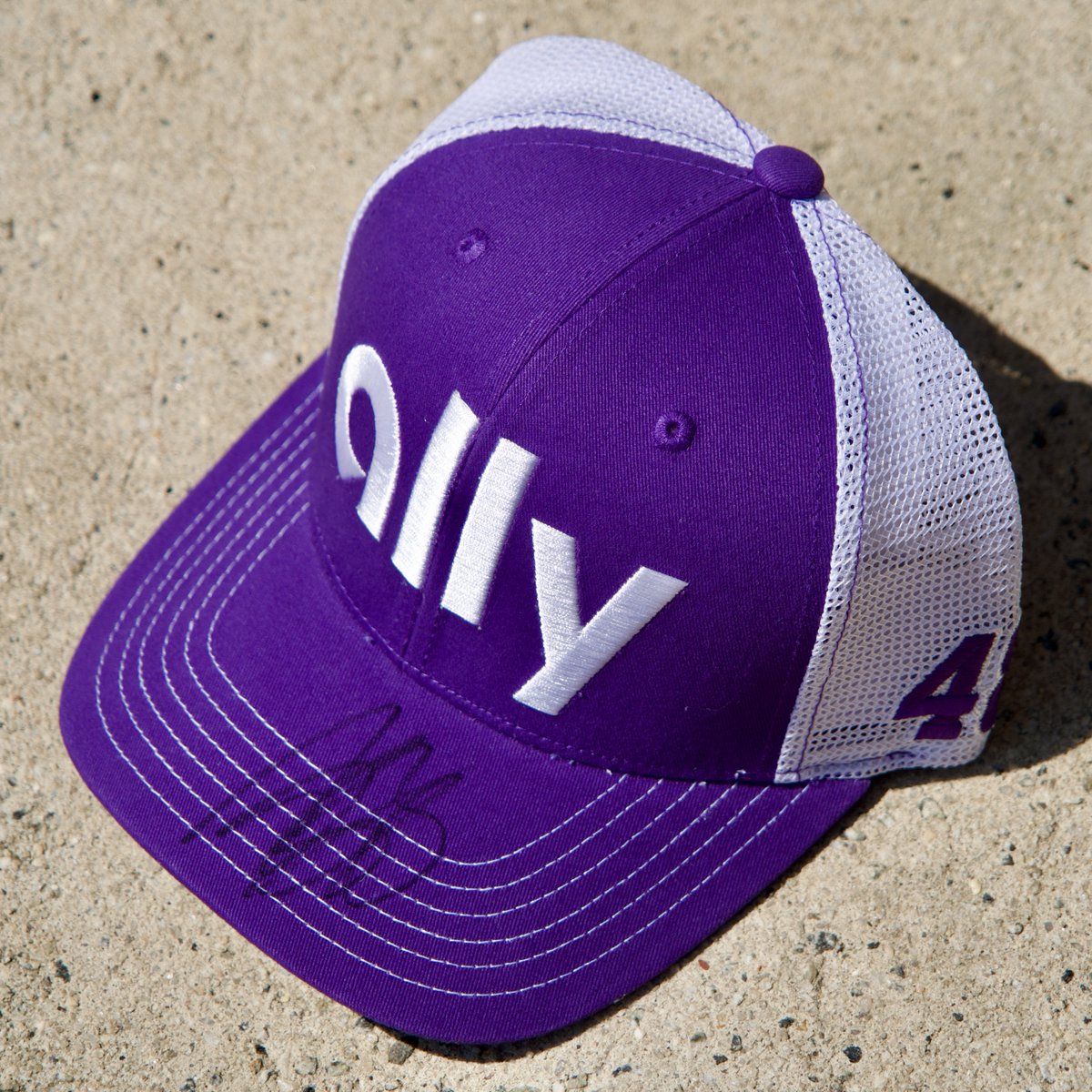 RacingAmerica's tweet image. 𝗙𝗥𝗜𝗗𝗔𝗬 𝗚𝗜𝗩𝗘𝗔𝗪𝗔𝗬! Want to win this @Alex_Bowman autographed hat? 👀

1️⃣ REPOST this post &amp;amp; REPLY with a 🏁 
2️⃣ MUST FOLLOW @TeamHendrick &amp;amp; @RacerTravel

Winner will be picked at random next week! More to come! 🗣️