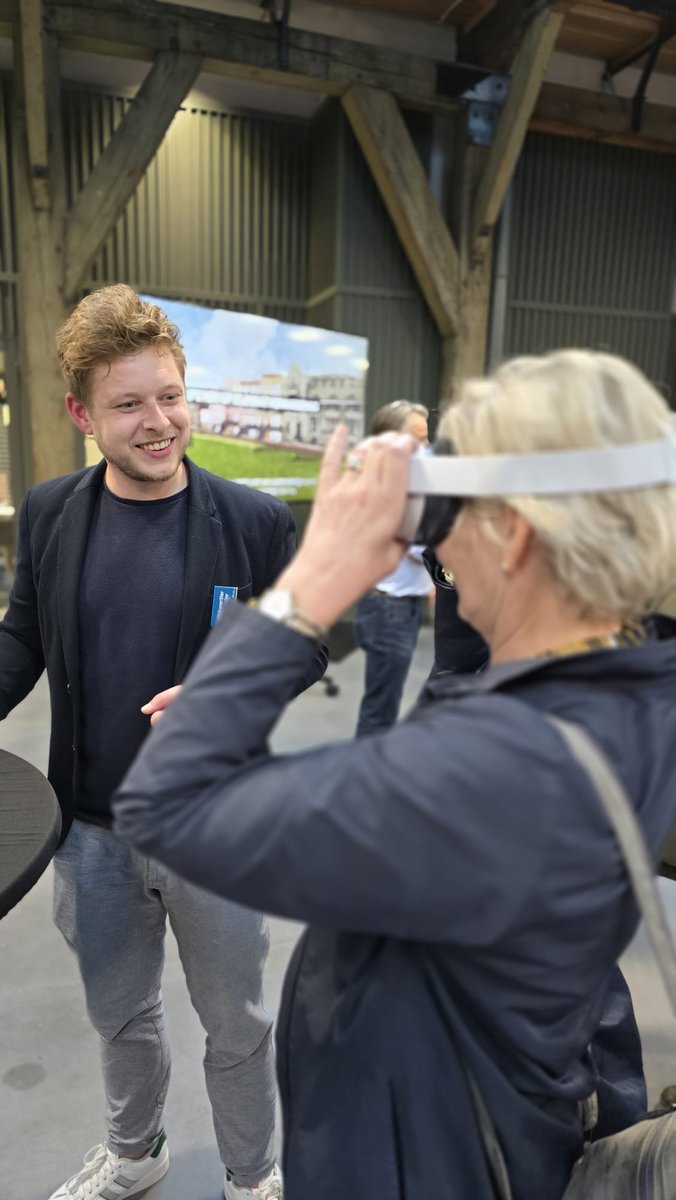 Meer dan 150 bezoekers kwamen afgelopen woensdag naar ons stadhuis voor een inloopbijeenkomst over het Dijkkwartier. De geïnteresseerden werden bijgepraat en konden vragen stellen over de voortgang van het project. Kijk hier voor een animatie: obi41.nl/dhf8pn4m #denhelder