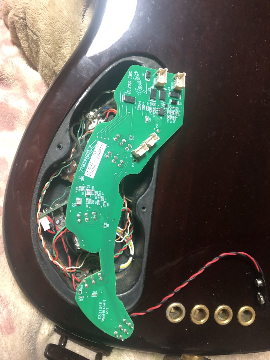 くっ( ´ᾥ` )
基板が収まらねぇ！

えっ？ワイは自分で基板の設計やらんとあかんの？
やった事ねぇ！ﾍ(ﾟ∀ﾟ*)ﾉヽ(*ﾟ∀ﾟ)ﾉ