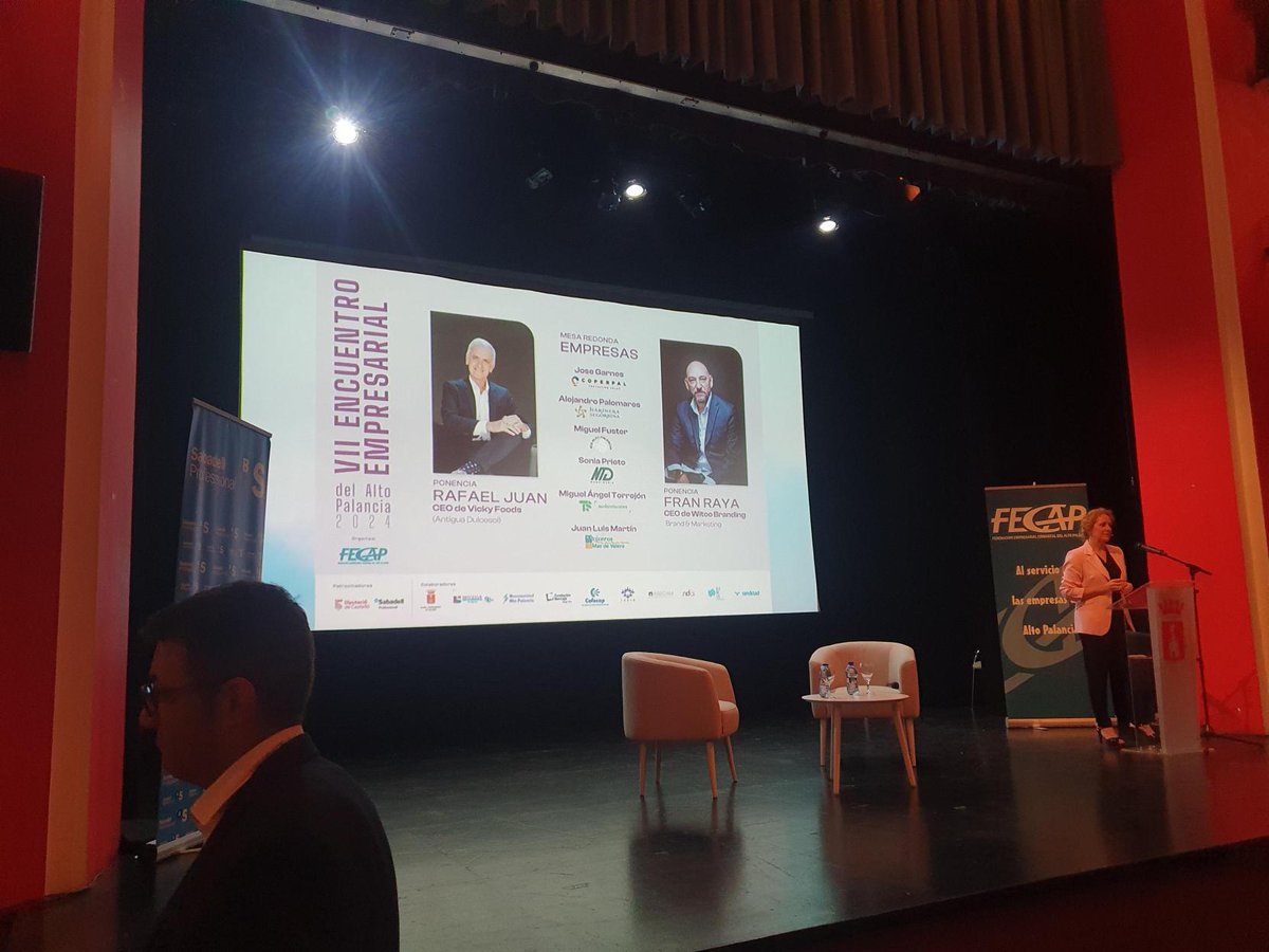 CEEICastellon's tweet photo. ¡Buenos días de viernes!  😎👋
Alexandra Badoiu, nuestra directora de @CEEICastellon con Federico Lozano, presidente de @fecapalancia  en el VII ENCUENTRO EMPRESARIAL DEL ALTO PALANCIA.
¡Comienza en unos minutos!🙌 https://t.co/0Y7MDaUtuS