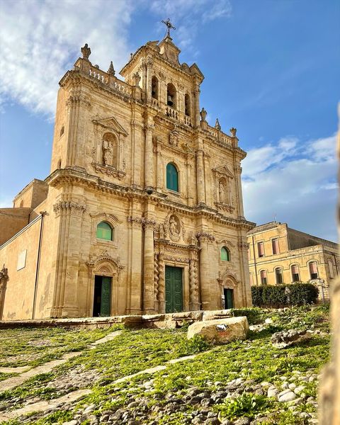 VisitSicilyOP's tweet photo. 𝗦𝗼𝗿𝘁𝗶𝗻𝗼 𝘄𝗶𝗹𝗹 𝗼𝗽𝗲𝗻 𝗶𝘁𝘀 𝗱𝗼𝗼𝗿𝘀 𝘁𝗼 𝘁𝗵𝗲 ‘𝗙𝗲𝘀𝘁𝗶𝘃𝗮𝗹 𝗜𝘁𝗶𝗻𝗲𝗿𝗮𝗻𝘁𝗲 𝗱𝗲𝗶 𝗕𝗼𝗿𝗴𝗵𝗶 𝗜𝗯𝗹𝗲𝗶  𝘀𝗰𝗵𝗲𝗱𝘂𝗹𝗲𝗱 𝗳𝗿𝗼𝗺 𝟱 𝗢𝗰𝘁𝗼𝗯𝗲𝗿 𝘁𝗼 𝟯 𝗡𝗼𝘃𝗲𝗺𝗯𝗲𝗿.
Don't miss the opportunity to experience this place.
📷@giraconoisicilia https://t.co/MjdvHuayu1