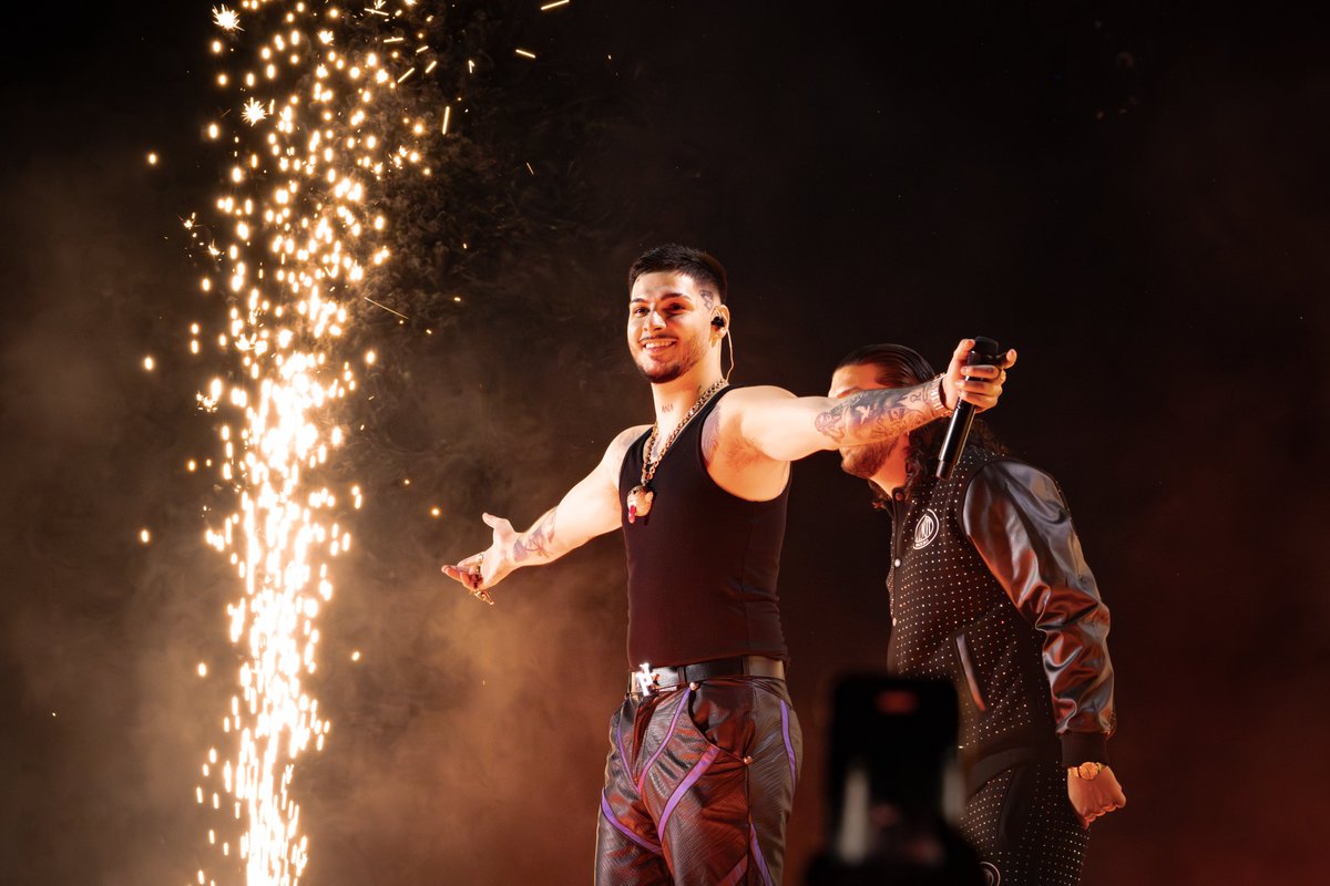 MovistarArenaEs's tweet photo. ¡El Tiburón ROMPIÓ el #WiZinkCenter! Increíble concierto de @Rvfvrxiz 

📸 Alberto Castillo https://t.co/sSXo02kALV