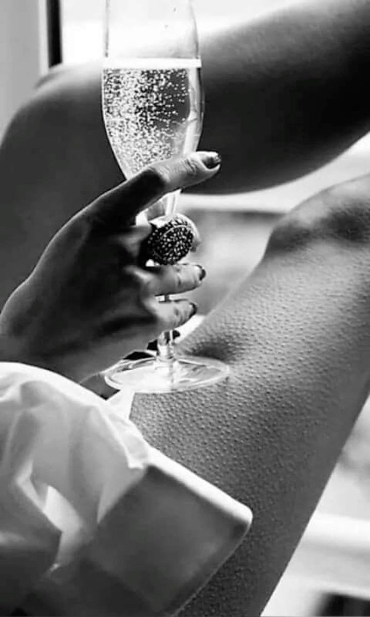 RosariaMirage's tweet photo. #cioCheSiFa ?
"Amare se stessi è
L'inizio di un idillo
Che dura tutta la vita "❤️
#BuongiornoATutti ☕️😘 https://t.co/Jvd0Rbqctw