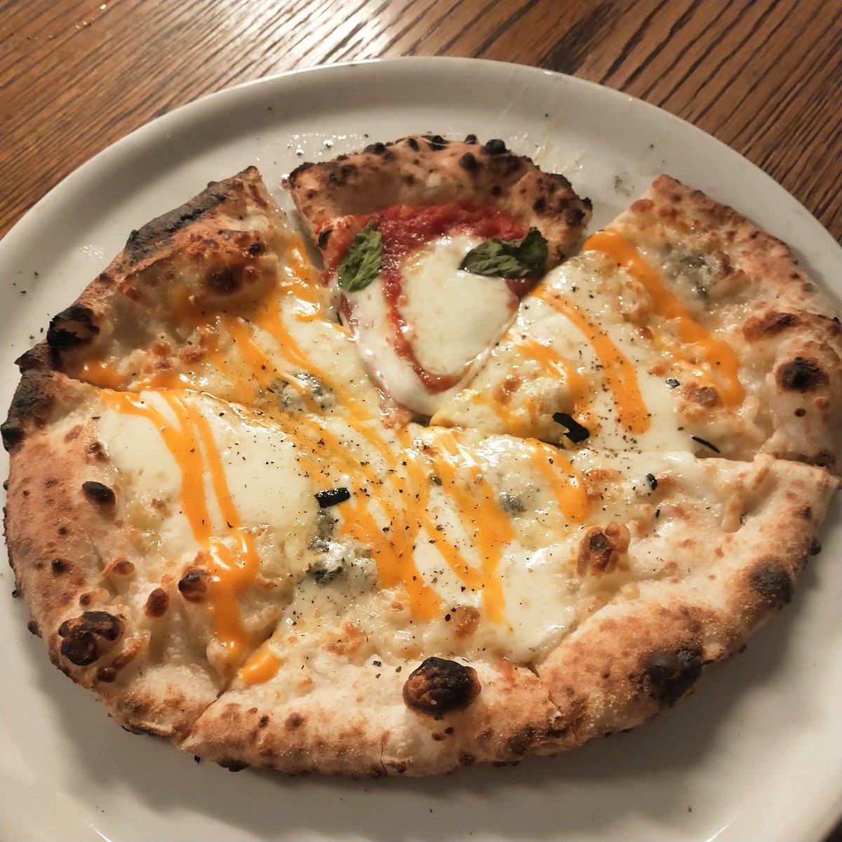 ibarakimax's tweet photo. 本日はピザ👍
#大阪市中央区西心斎橋
#PizzaCatharsixFactory
#4種のチーズピザ
#ピザ
ご馳走さま🙏 https://t.co/YP5fZSztGn