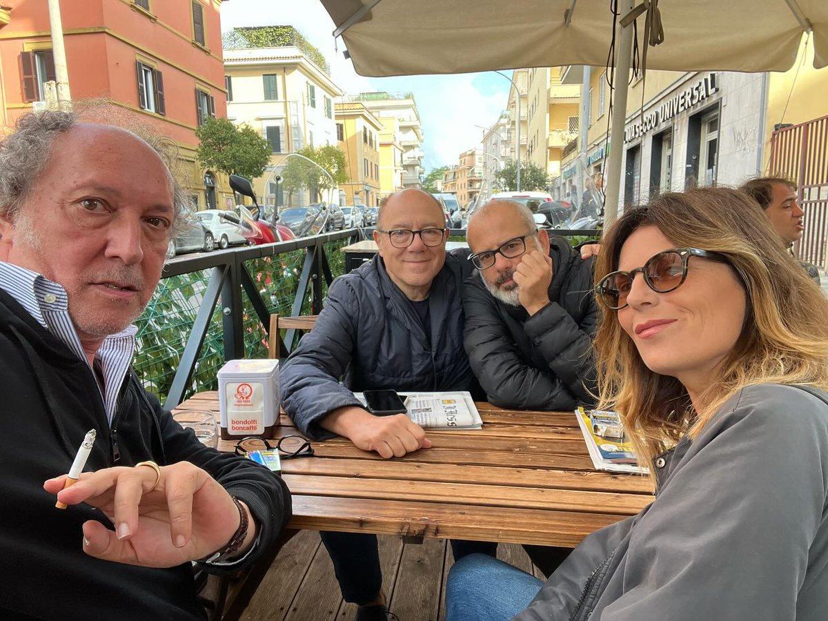 fulvioabbate's tweet image. Piccolo simposio mattutino cine-vario-filosofico-culturale romano di quartiere. Partecipano: Fulvio  Abbate, Carlo Verdone, Emiliano Morreale, Marina La Rosa. #carloverdone #fulvioabbate #marinalarosa #emilianomorreale #Roma #Monteverdevecchio @tusselpuff @LaPinguagni @bobocraxi